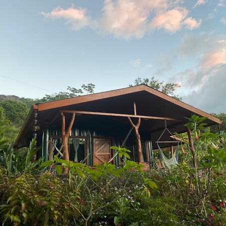 ホテル Chorotega Cabina Monteverde エクステリア 写真
